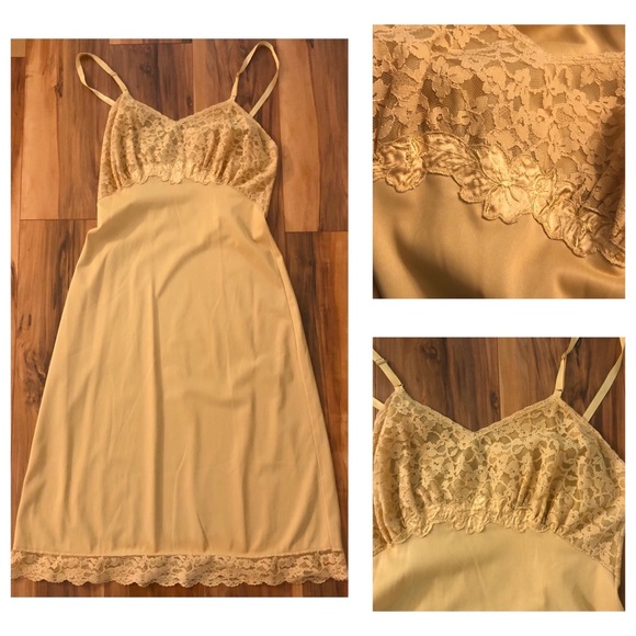 Sold// 1950’s/ 1960’s Seamprufe Yellow Gold Full Slip with  Lace Bust, Small - Picture 4 of 6